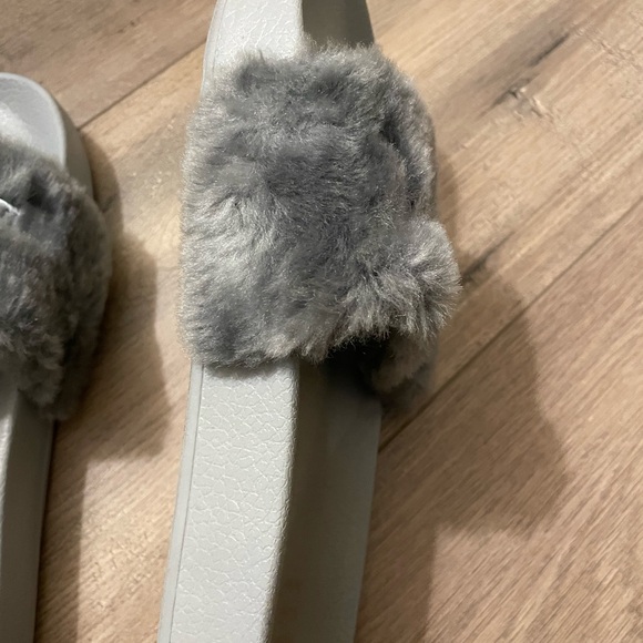Fenty slippers size 8.5 - Picture 5 of 5